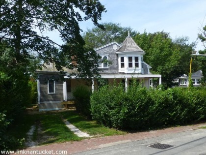 2 Brocks Court Town