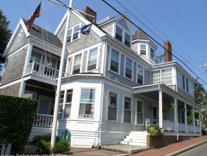 8 Cliff Road # A Town