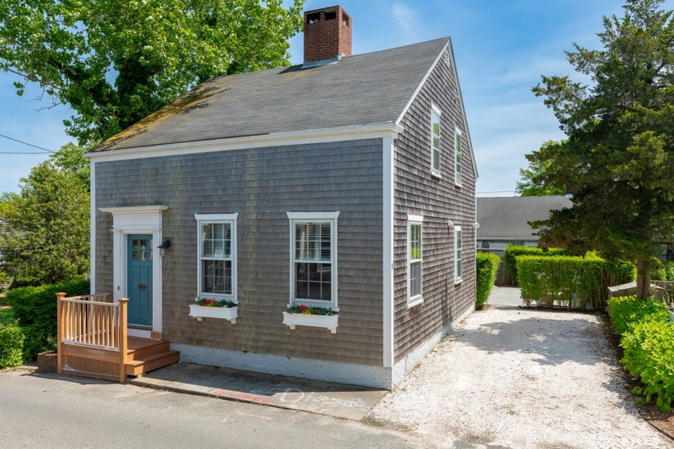 8 East Dover Street Nantucket Image