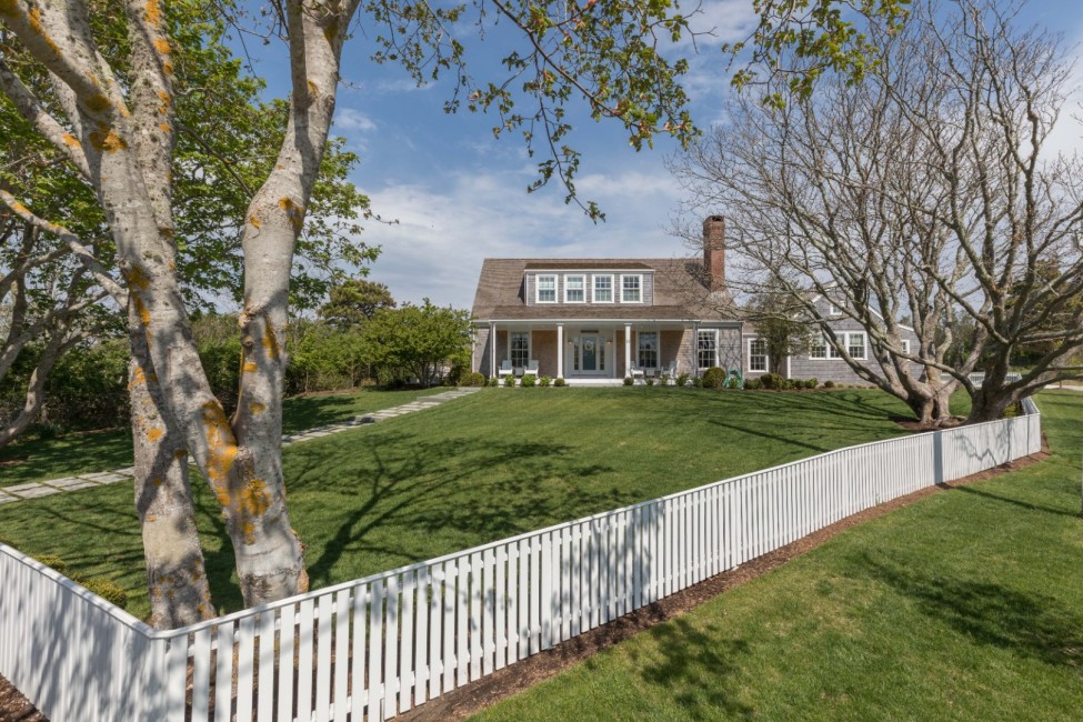 81 Cliff Road Nantucket Image