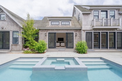 9B Pilgrim Road West of Town
