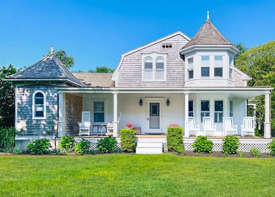44 Liberty Street (aka 2 Brocks Court) Nantucket Image