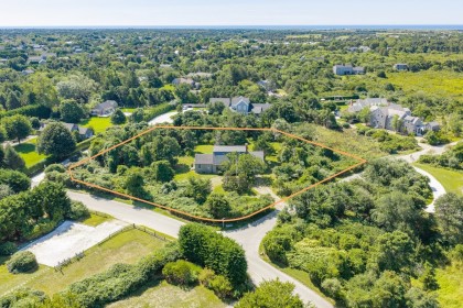 2 Wamasquid Place Hummock Pond