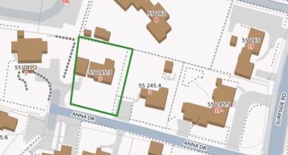 5 Anna Drive South of Town