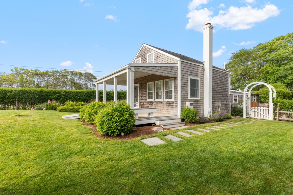 1 McGarveys Way Nantucket Image