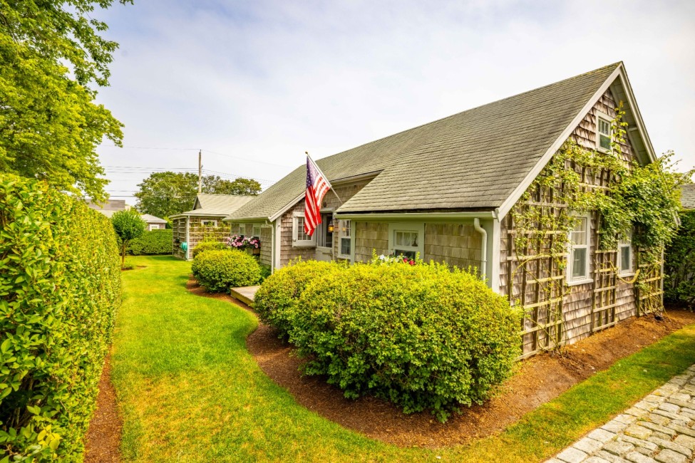 2 Lily Street Nantucket Image