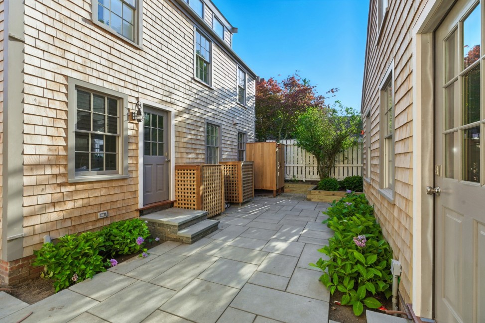 85R Orange Street Nantucket Image