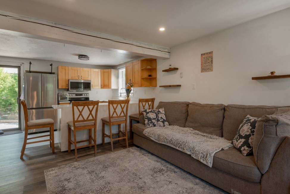  21A Pine Grove # 2 Image 4
                                    