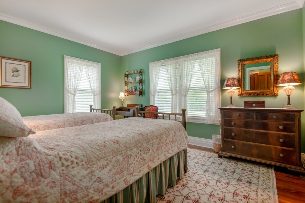  8 Hedge Row Image 30
                                    
