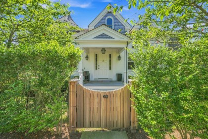 2 Brocks Court Town